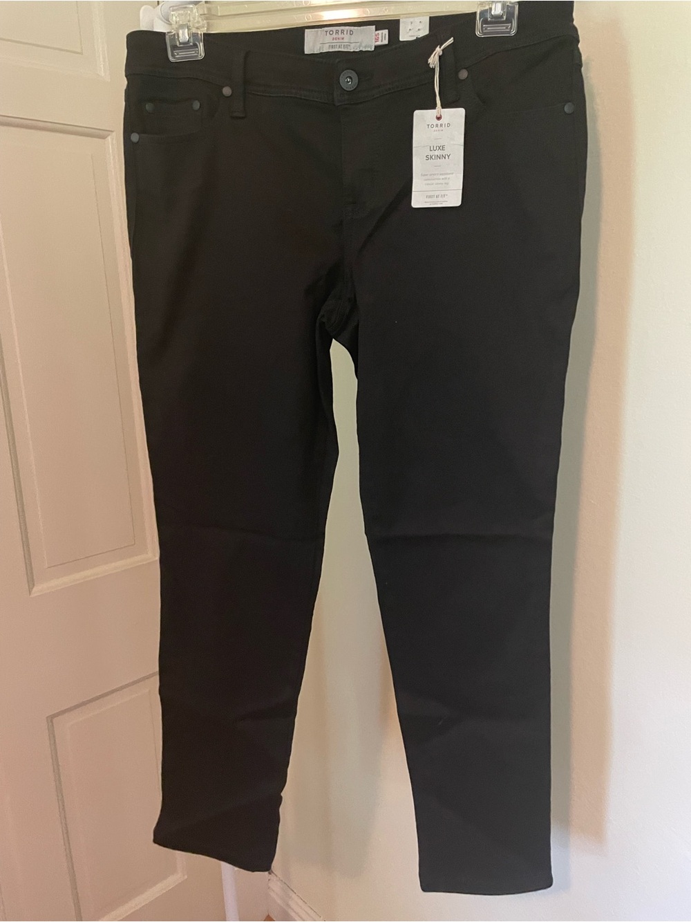 NWT Torrid Black Luxe Skinny Jeans. 16S.
